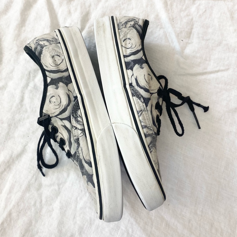 Vans Authentic In Digi Roses In Black - Picture 15 of 16